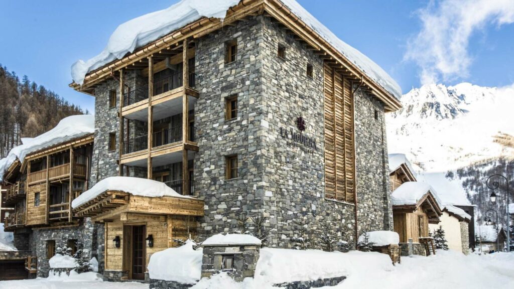 Hotel La mourra sous la neige